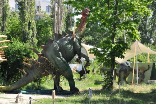De 1 Iunie, eşti invitat la Expoziţia de dinozauri de la Complexul Muzeal de Ştiinţe ale Naturii - Vezi GALERIE FOTO!